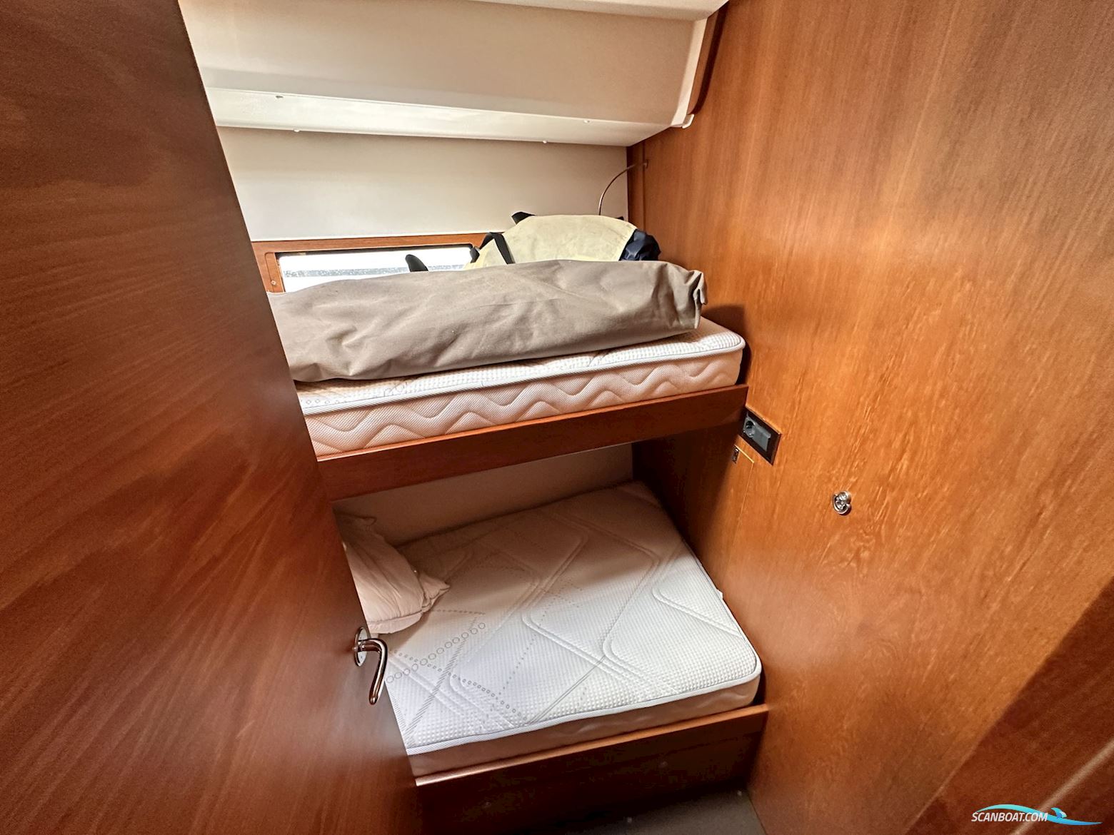 Wauquiez Pilot Saloon 48