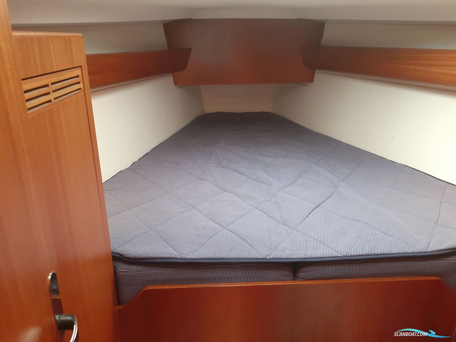 X - 37 2 Cabin