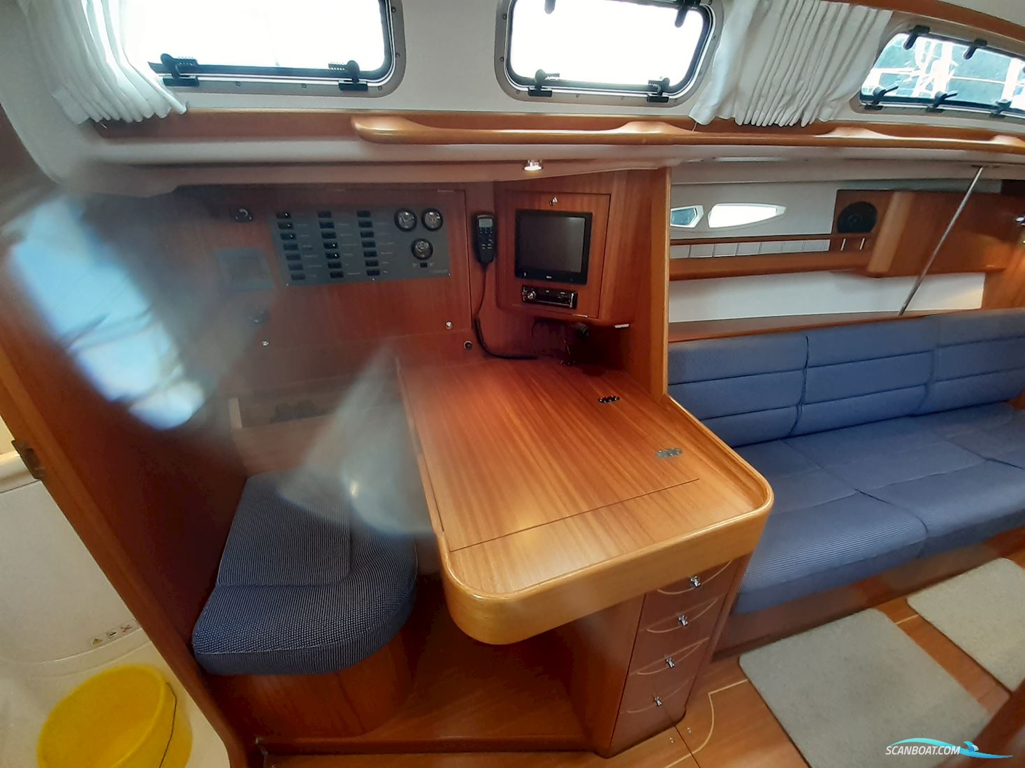 X - 37 2 Cabin