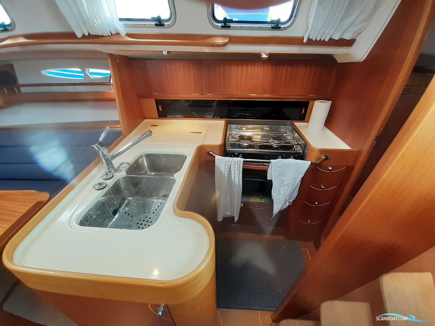 X - 37 2 Cabin