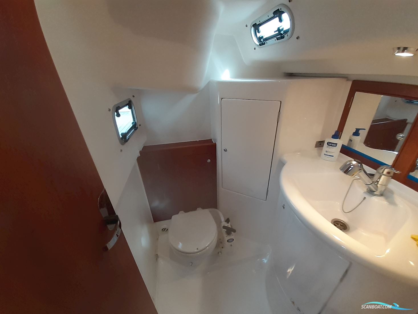 X - 37 2 Cabin