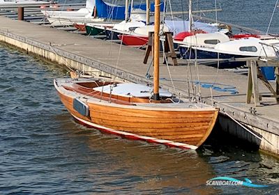 Juniorbåd Number 379 Sailing boat 1969, Denmark