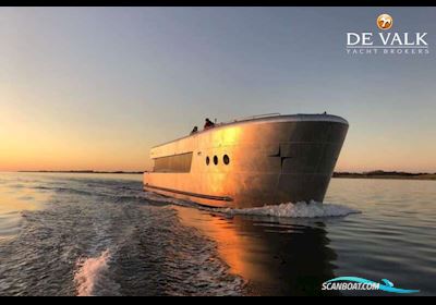 Qrooz Floating Appartment Motorbåd 2019, med Evinrude motor, Holland