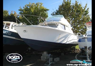 Bertram 28 Fly Motor boat 1973, with GM Peninsular V8 engine, France