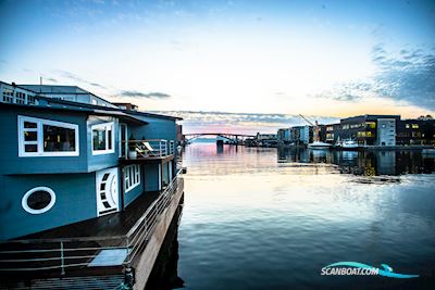Grey Floating House Houseboat Hus- / Bobåt / Flodbåd 2015, Norge