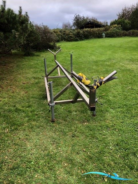 Mastevogn i  rustfrit stål sælges.