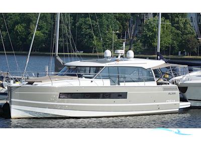 Jeanneau NC 14 Motor boat 2016, with Volvo Penta D4 - 300 engine, Germany