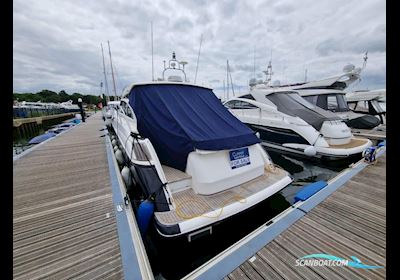 Princess V42 Motorboot 2011, mit Volvo Penta motor, England