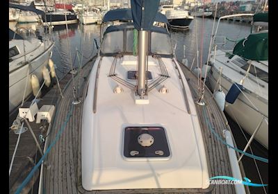 Dufour 325 Long Keel Sailing boat 2009, with Volvo Penta D1-20 engine, Portugal