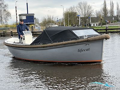 Sloep Kaag Life Boat 740 Klb Motorboot 2006, mit Yanmar 3YM30 Scheepsmotor Nu Voor Het Saaie Stukje. De Yanmar 3YM30 Ontwikkelt 28,6 pk Bij 3600 Tpm of 26,9 pk Continu Bij 3490 Tpm Uit Zijn 1115cc O motor, Niederlande