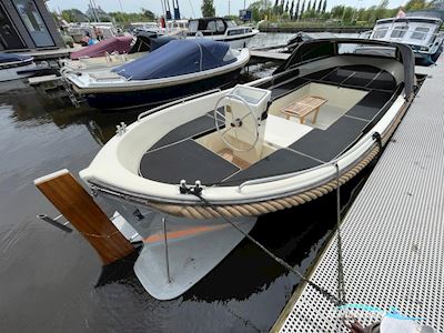Sloep Kaag Life Boat 740 Klb Motorboot 2006, mit Yanmar 3YM30 Scheepsmotor Nu Voor Het Saaie Stukje. De Yanmar 3YM30 Ontwikkelt 28,6 pk Bij 3600 Tpm of 26,9 pk Continu Bij 3490 Tpm Uit Zijn 1115cc O motor, Niederlande