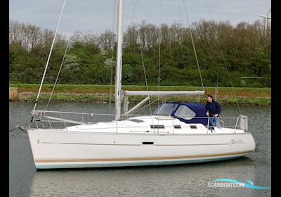 Beneteau Oceanis 323 Clipper Sailing boat 2004, with Volvo Penta engine, The Netherlands