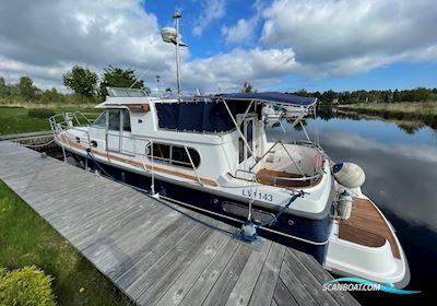 Nimbus 380 Commander Motorboat 2003, with Volvo Penta Kamd 43 engine, Latvia
