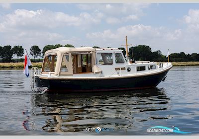 Valkvlet 840 Motorbåd 1983, med Volvo Penta is Een Toonaangevende Fabrikant Van Betrouwbare en Krachtige Marinemotoren, Bekend om Hun Duurzaamheid en Innovatie in de Watersportindus motor, Holland
