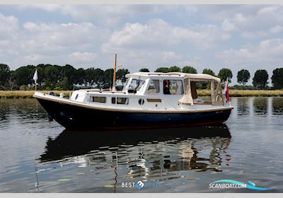 Valkvlet 840 Motorbåd 1983, med Volvo Penta is Een Toonaangevende Fabrikant Van Betrouwbare en Krachtige Marinemotoren, Bekend om Hun Duurzaamheid en Innovatie in de Watersportindus motor, Holland