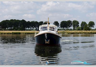 Valkvlet 840 Motorbåd 1983, med Volvo Penta is Een Toonaangevende Fabrikant Van Betrouwbare en Krachtige Marinemotoren, Bekend om Hun Duurzaamheid en Innovatie in de Watersportindus motor, Holland