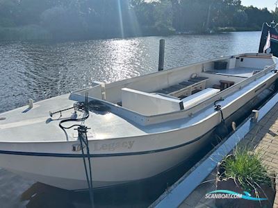Open Rondvaartboot 35 gasten Huizen aan water 1980, met Mercedes<br />OM616 motor, The Netherlands