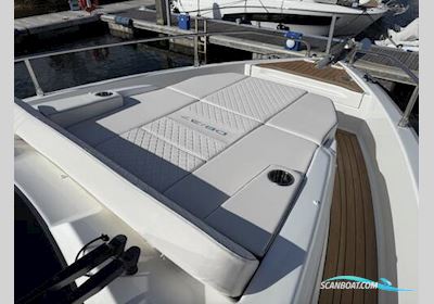 Jeanneau DB37 Motorboten 2024, met Volvo Penta D4-320 motor, United Kingdom