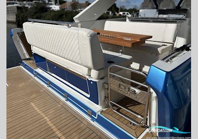 Jeanneau DB37 Motorboten 2024, met Volvo Penta D4-320 motor, United Kingdom