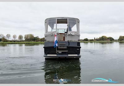 Linssen Grand Sturdy 34.9 AC Motorbåd 2010, med Volvo Penta is een Zweeds merk dat wereldwijd bekendstaat om betrouwbare en krachtige scheepsmotoren en aandrijfsystemen. Ze leveren zowel diesel- al motor, Holland
