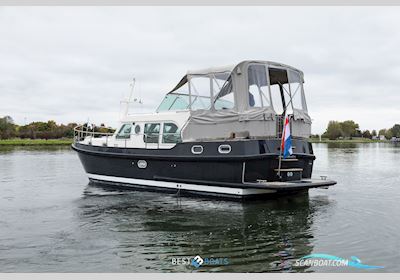 Linssen Grand Sturdy 34.9 AC Motorbåd 2010, med Volvo Penta is een Zweeds merk dat wereldwijd bekendstaat om betrouwbare en krachtige scheepsmotoren en aandrijfsystemen. Ze leveren zowel diesel- al motor, Holland