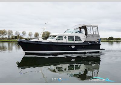 Linssen Grand Sturdy 34.9 AC Motorbåd 2010, med Volvo Penta is een Zweeds merk dat wereldwijd bekendstaat om betrouwbare en krachtige scheepsmotoren en aandrijfsystemen. Ze leveren zowel diesel- al motor, Holland