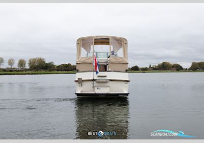 Linssen Grand Sturdy 34.9 AC Motorbåd 2014, med Volvo Penta is een Zweeds merk dat wereldwijd bekendstaat om betrouwbare en krachtige scheepsmotoren en aandrijfsystemen. Ze leveren zowel diesel- al motor, Holland