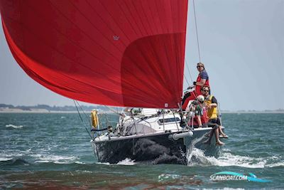 J Boats J/109 Zeilboten 2004, met Volvo MD2030D SailDrive 30hp Diesel Engine with 2 Blade, Bronze feathering propeller motor, United Kingdom