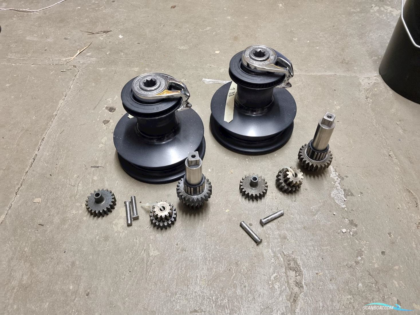 Harken manual winches 40.2 STA Quatro