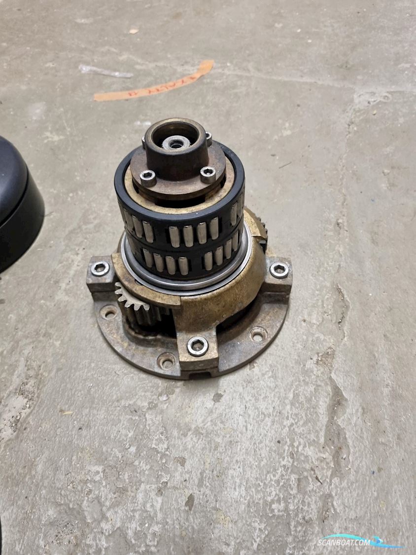 Harken manual winches 48.2 A