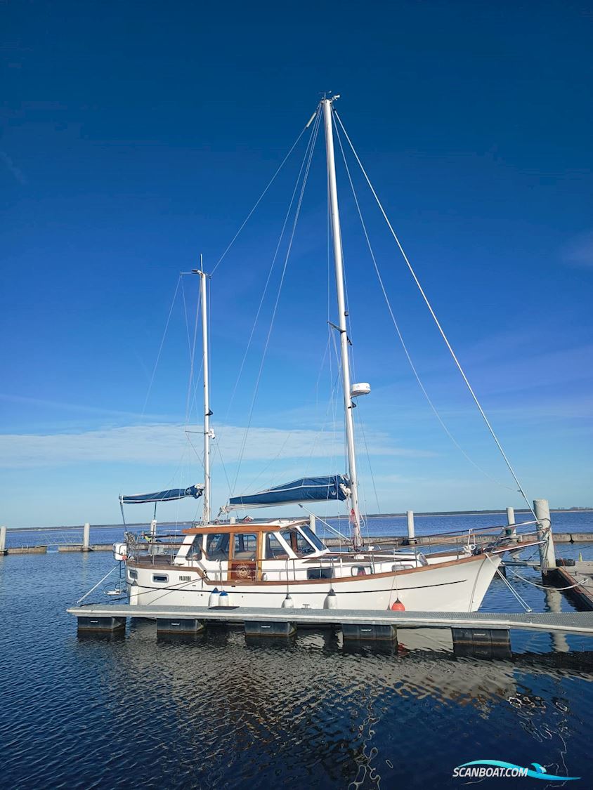 Lazy  Jack  Nauticat  33  
