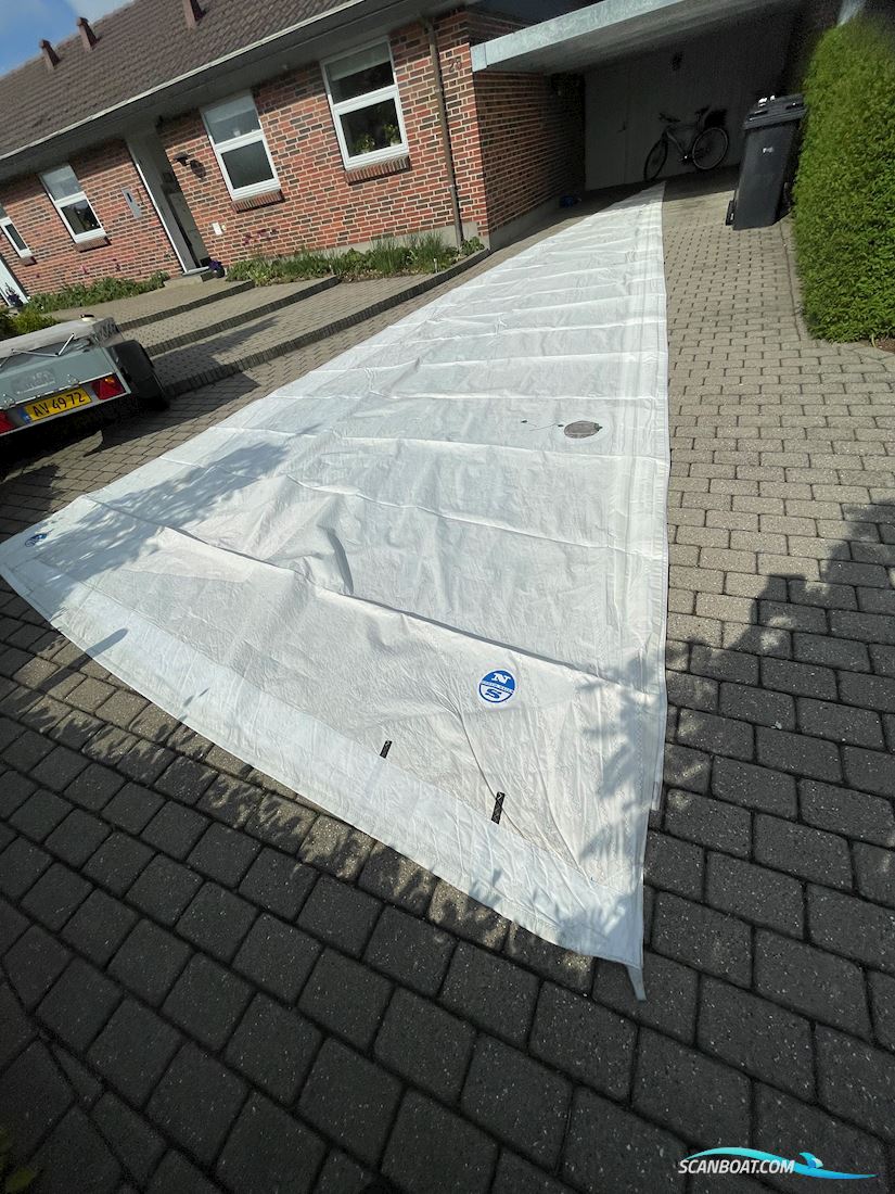 Rullefok. North Sails. 30 m2.