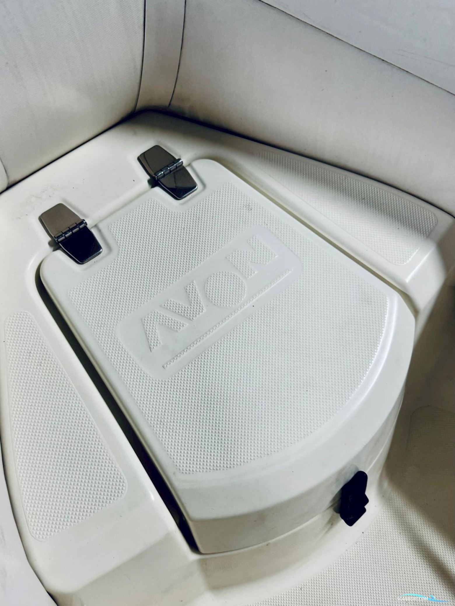 Avon 315 Rib