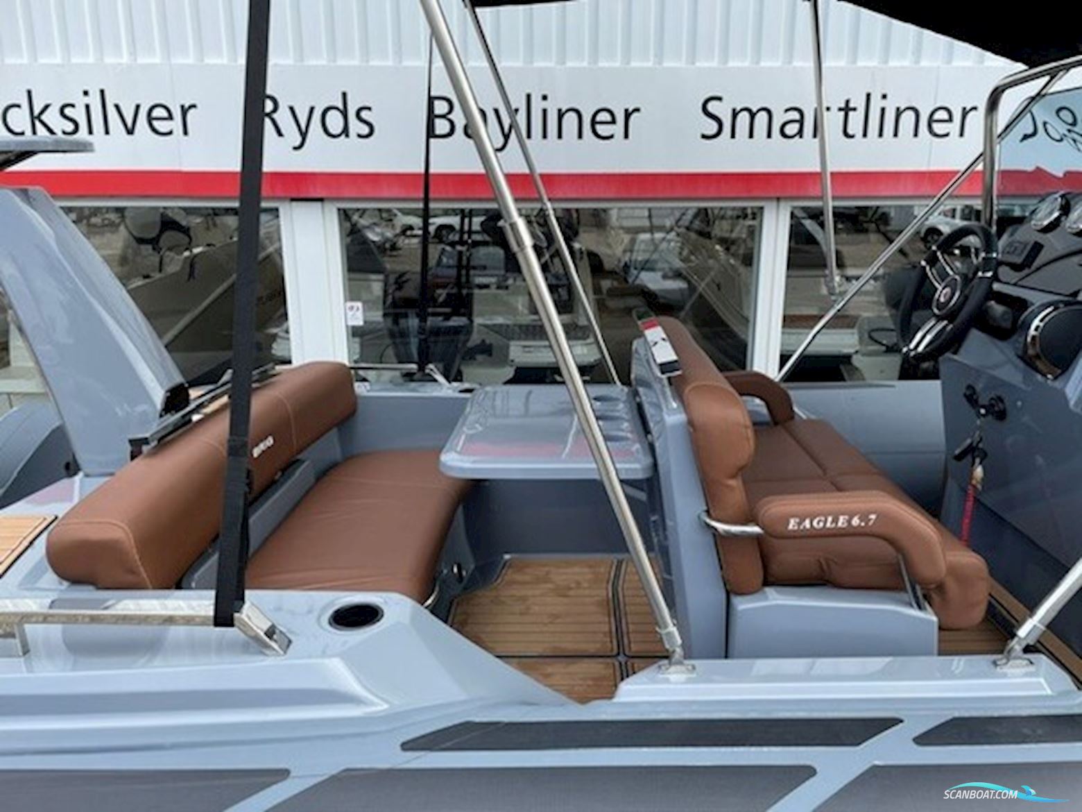 Brig Eagle 6,7 Rib Med F225 hk Mercury-Efi 4 Takt DS XL V6 3,4L og 2.000 kg Brenderup Bådtrailer.