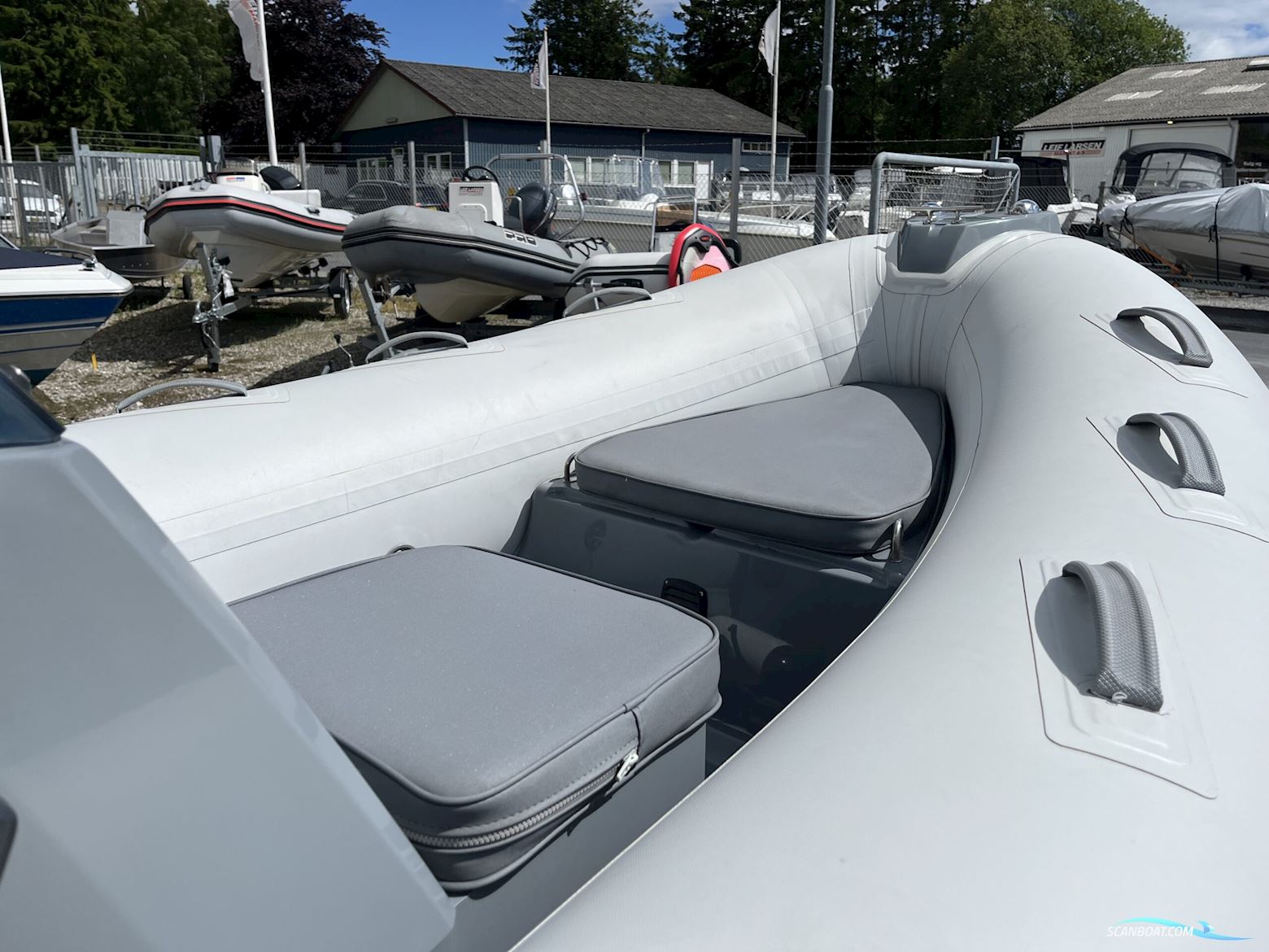 Brig F420T Falcon Tender
