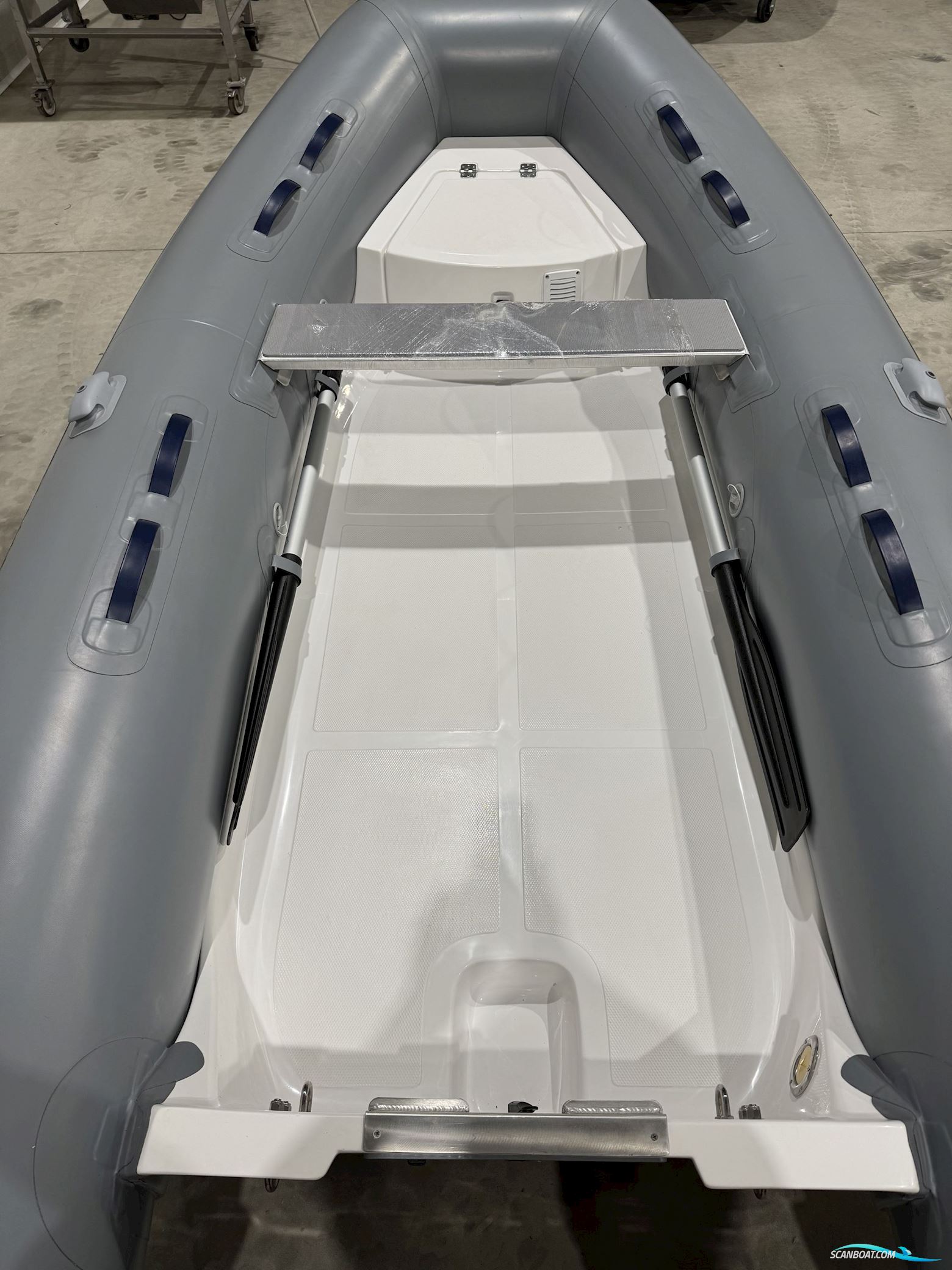 Navigo 10 VS Neptune Grey W Blue Line