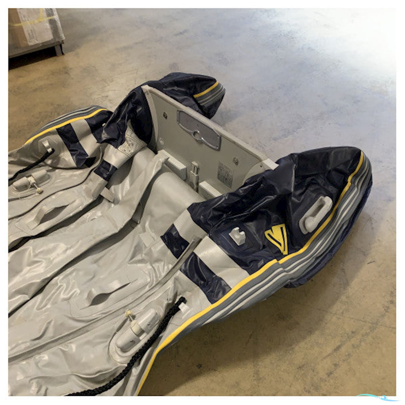 Yellow V VB270 2.7 M Inflatable Rubber Boat For 7 People