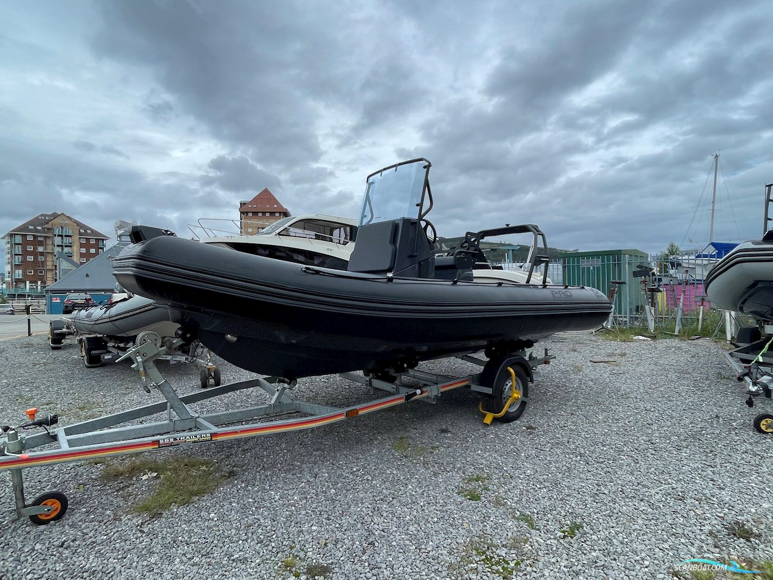 Zodiac Pro 5.5 Schlauchboot / Rib 2022, mit Mercury motor, England