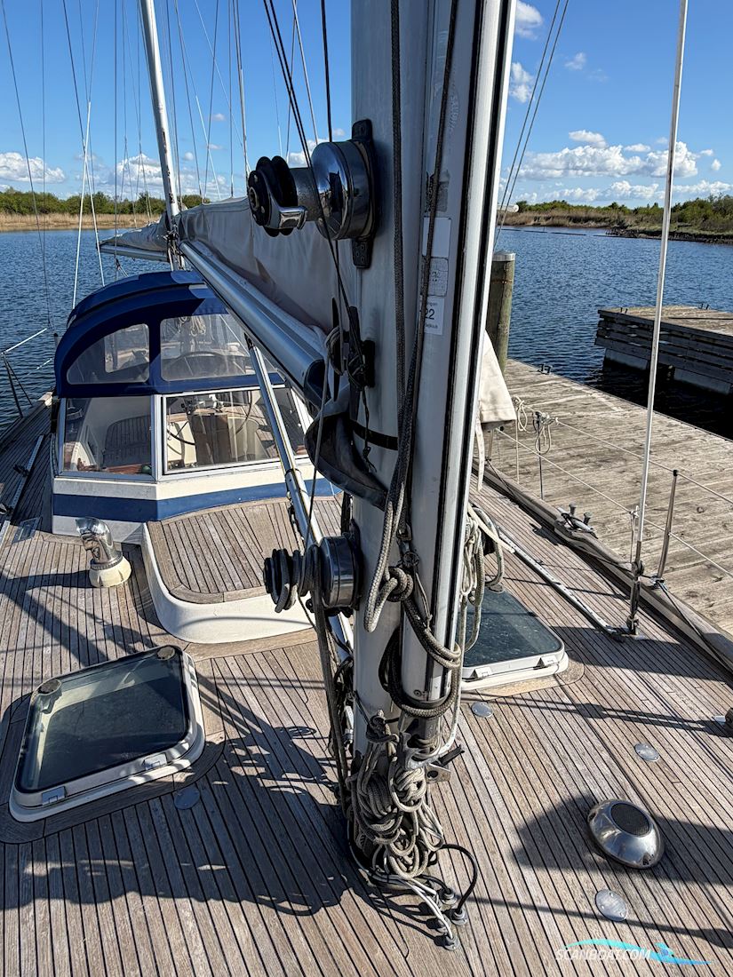     Hallberg-Rassy 42