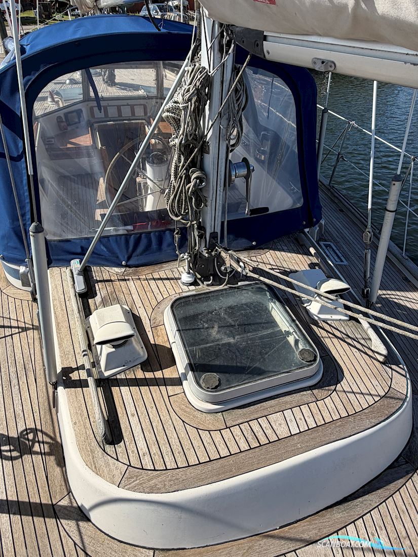     Hallberg-Rassy 42