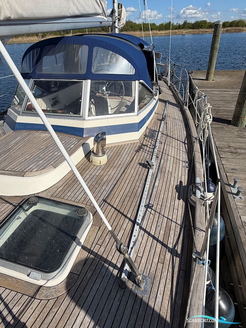     Hallberg-Rassy 42