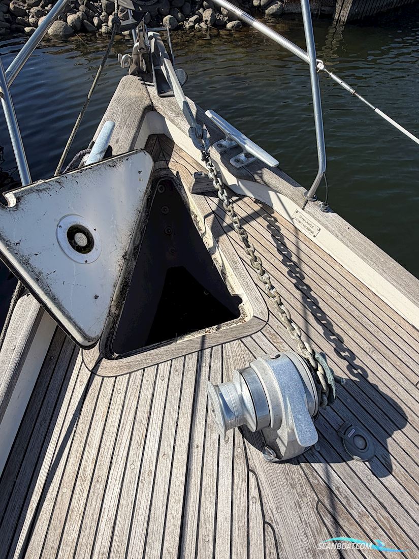     Hallberg-Rassy 42
