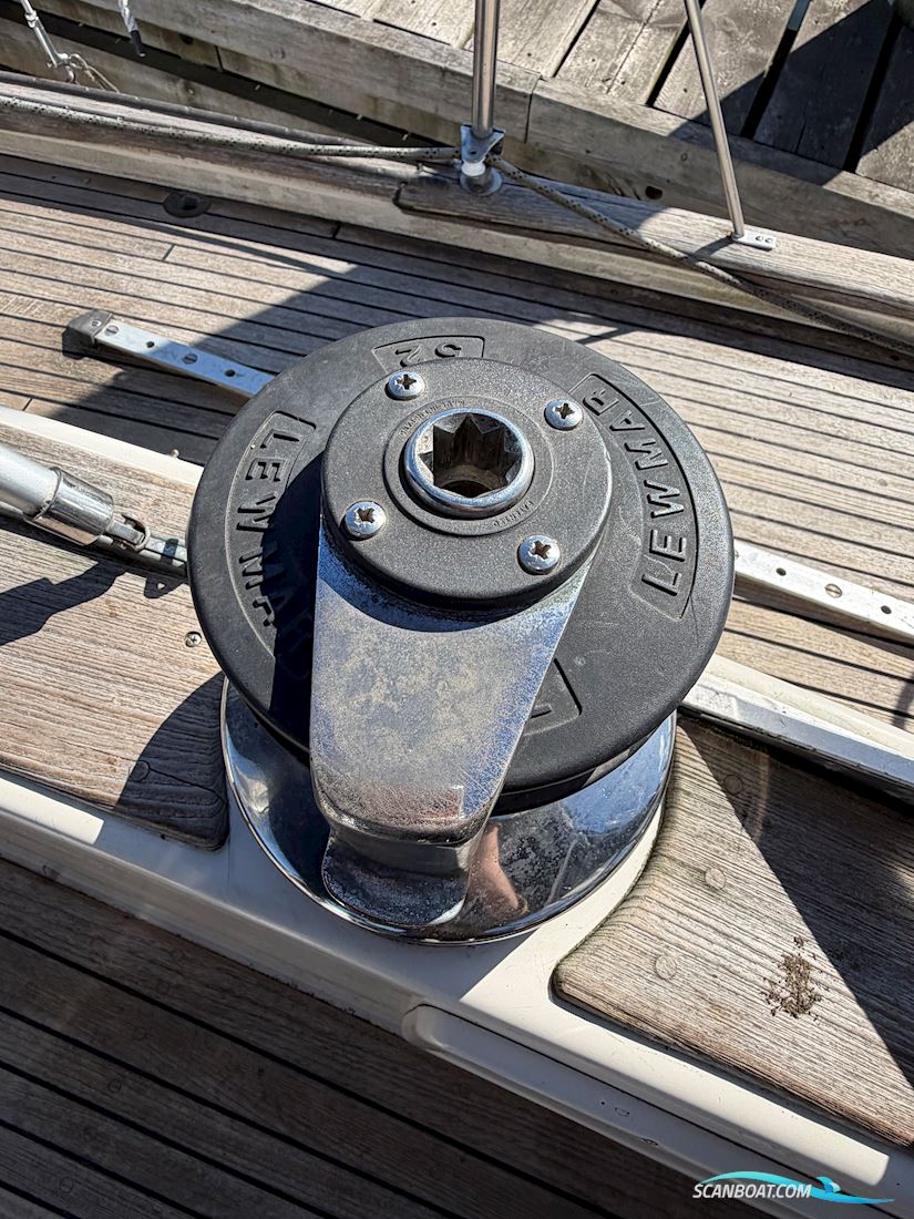     Hallberg-Rassy 42