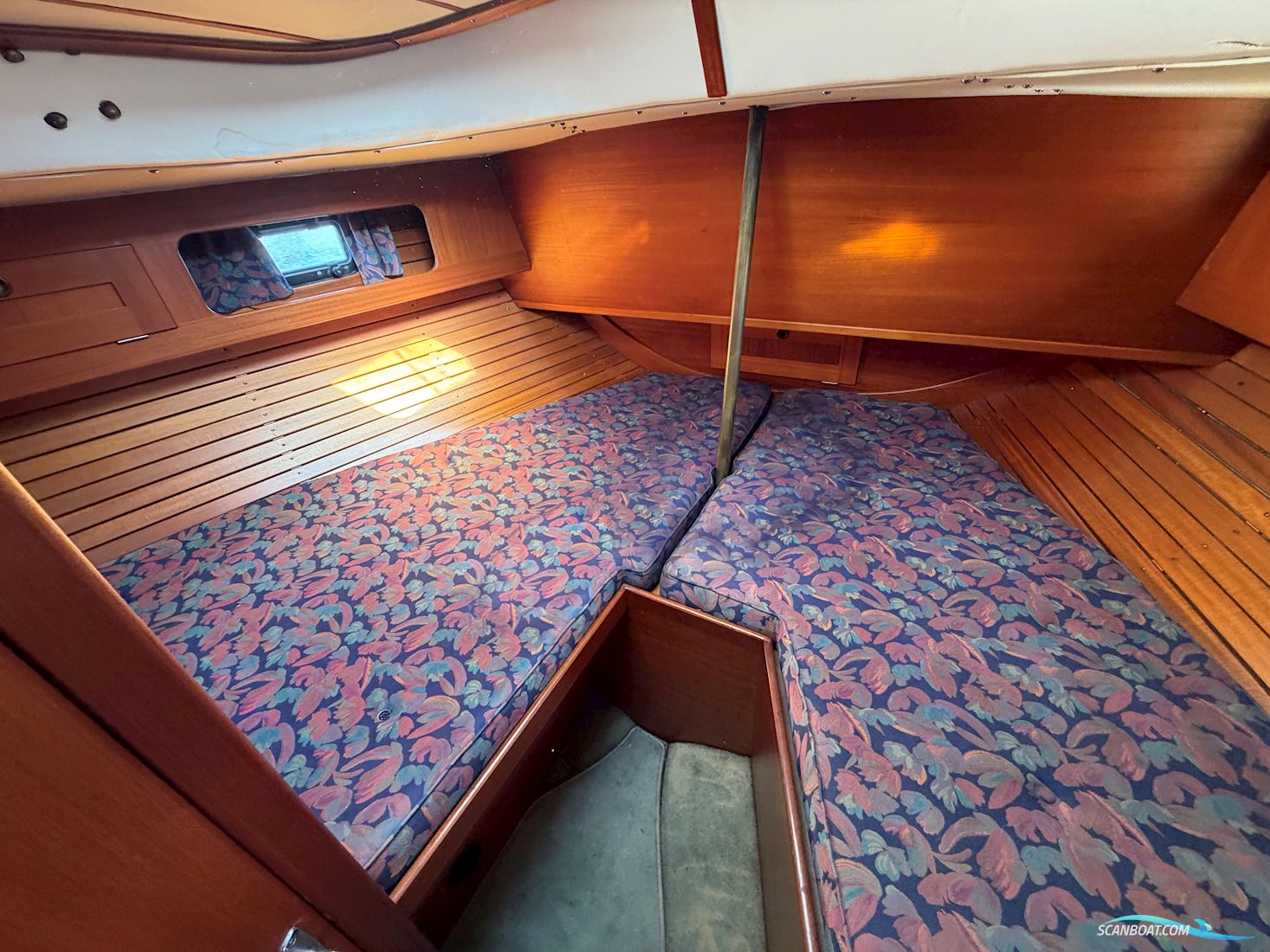     Hallberg-Rassy 42