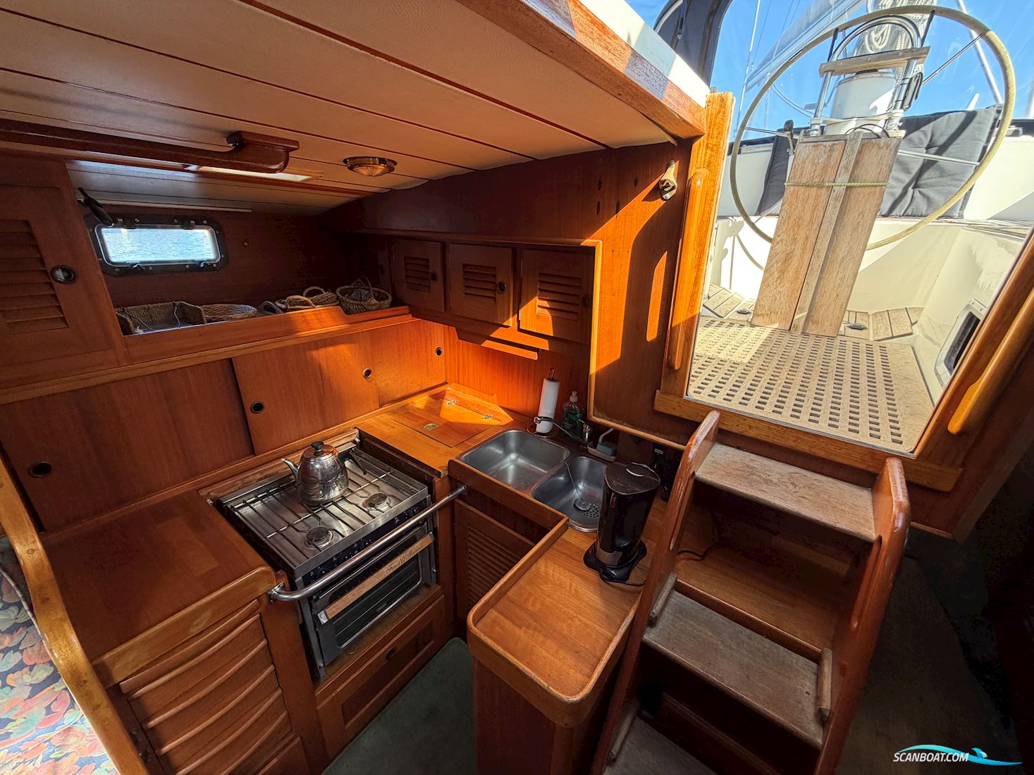     Hallberg-Rassy 42