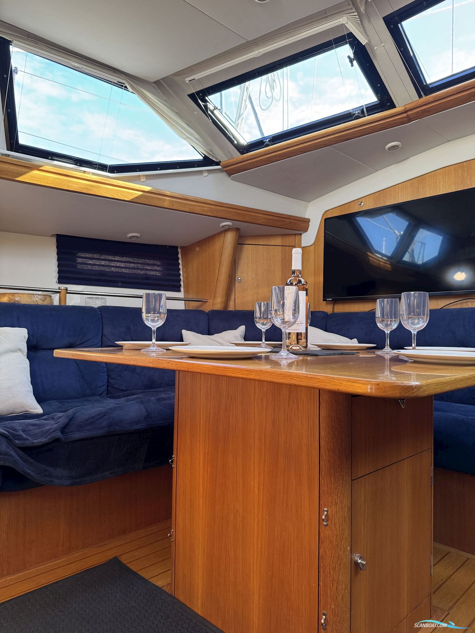 1996 Oyster 45 1996 – Exceptional Blue-Water Cruiser