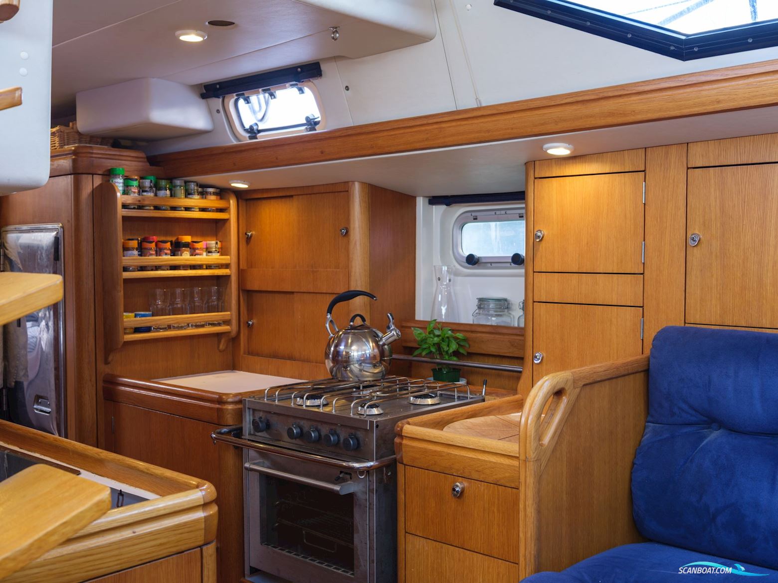 1996 Oyster 45 1996 – Exceptional Blue-Water Cruiser