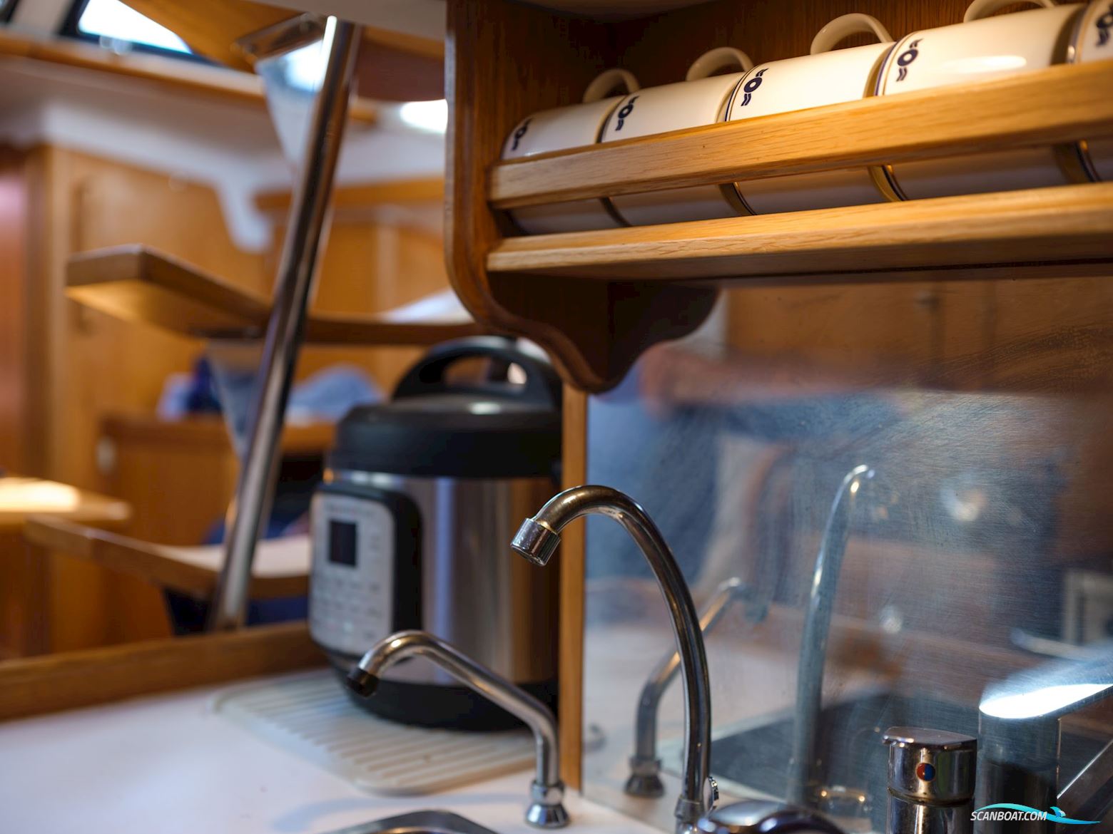 1996 Oyster 45 1996 – Exceptional Blue-Water Cruiser