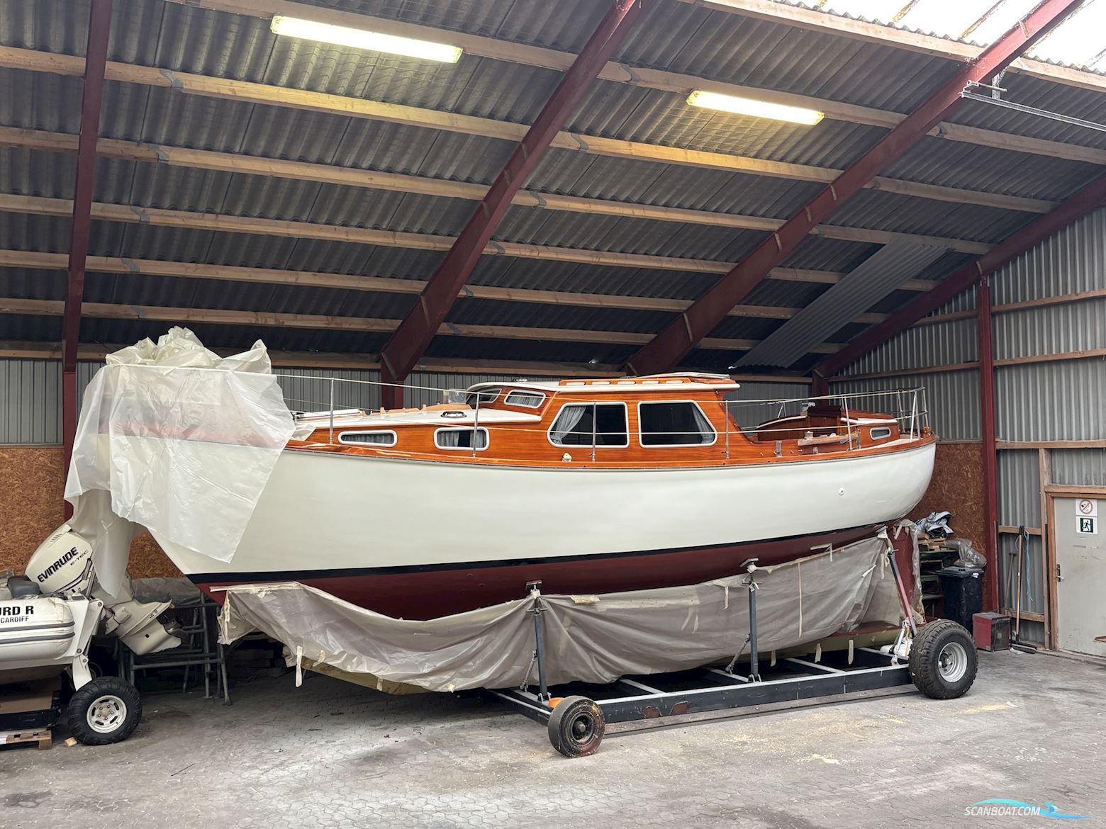 33 Fod Mahogny Ketch