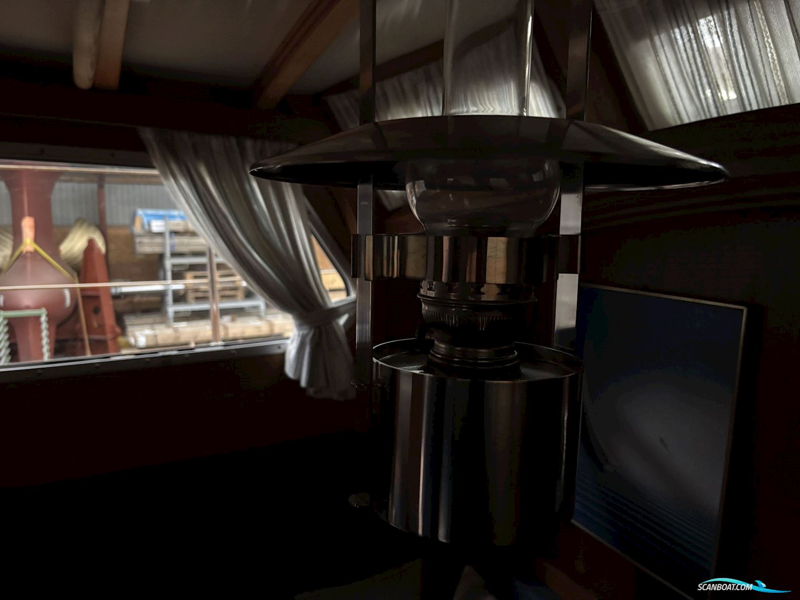 33 Fod Mahogny Ketch